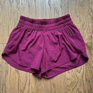 Lululemon Tracker V Shorts - Size 6